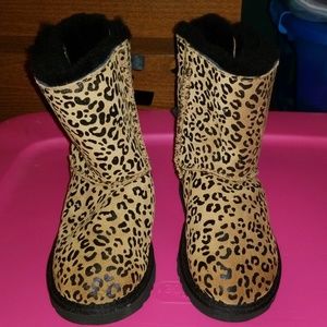Size 1 UGG girl boots - Leopard print